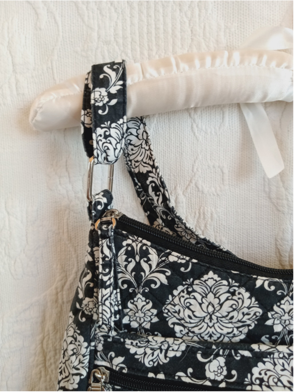 Waverly black white damask quilted crossbody bag cute soft travel purse floral - Picture 3 of 9